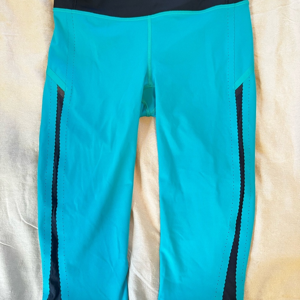 Lululemon teal black leggings size 6 like new rare